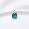 Tränenförmiger Anhänger aus blaugrünem Kristallglas mit Goldrand für DIY-Schmuck - 10*18mm / Pfauenblau