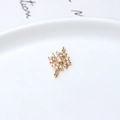 Conector de copo de nieve dorado con circonitas y doble anilla para joyería - Estilo Copo de Nieve