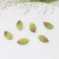 Dettaglio di ciondoli a foglia in resina sfumata con venature per gioielli fai-da-te - Piccola Foglia Sfumata (06#)