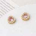 Detailed macro view of heart-shaped pink crystal with pearl border and gold-plated hollow base - 11mm / 02 Gold Pearl Heart