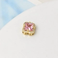 Perla quadrata in zircone rosa con cornice floreale dorata per gioielli fai-da-te - Rosa
