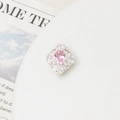 Vista macro dettagliata di un ciondolo floreale in argento con zircone rosa e pietre - Stile Fiore Stellato Rosa (12# Rosa, 17x14 mm)