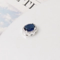 Detalle de dije ovalado plateado con circón azul y cristales pavé para hacer joyería - Azul Profundo (Tono Plateado)