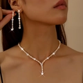 Elegante gouden bruidssieradenset met V-vormige halsketting en zirkonia hangende oorbellen - V-Vormige Zirkonia Banket Sieradenset / Goud/Wit