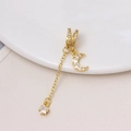 Dettaglio del ciondolo luna e stella placcato oro 18K con pavé di zirconi scintillanti - Stile Nappa Stella Luna (05#6*48mm)