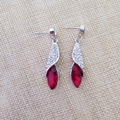 Élégantes boucles d'oreilles en argent avec cristaux et pierres rouges marquise - Argent Et Rouge Foncé