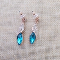 Boucles d'oreilles pendantes or rose avec cristaux bleu marine taille marquise et pavé - Bleu Mer Doré