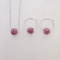 Raffinato set di collana e orecchini con pendenti a sfera di cristallo rosa - Set di gioielli / Rosa Rossa