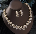 Set gioielli da sposa dorati con collana a frange di cristallo e orecchini di perle - Perla Dorata (G477)