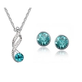 Elegante conjunto de joyas plateadas con colgante de onda y cristales azul brillante - Azul