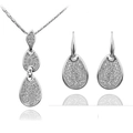 Elegantes Schmuckset aus silbernem Pavé-Tropfen-Anhänger und passenden Tropfenohrringen - Silbernes Halsketten-Ohrring-Set / Silber