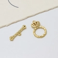 Detail von 14K vergoldetem Kronen-OT-Knebelverschluss mit Hammerschlag-Textur für DIY - Kronenform Stil / Gold