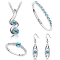 Elegantes silbernes Schmuckset mit blauem Kristallwellenanhänger, Armband, Ring und Ohrringen - Seeblau (Halskette Ohrringe Armband Ring)