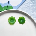 Dettaglio di ciondoli a foglia di loto verde traslucido per creazione gioielli fai-da-te - 06# Stile Foglia di Loto 02 (24mm)