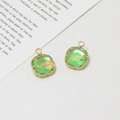 Pendaglio quadrato in cristallo verde chiaro da 12 mm con effetto aurora e base oro - Verde Olografico