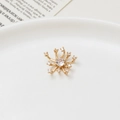 Macro de centro de flor de copo de nieve dorado con circonita para creación de joyas DIY - Estilo 05 (LF2814)