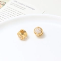 Ciondoli a fiore dorati con pietre di zircone e cuori intagliati per bracciali DIY - Stile traforato a cuore e fiore a cinque petali (06#10*11mm)