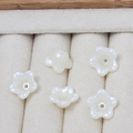 Detalle macro de pétalos de flores de acrílico perlado para hacer joyas DIY - 03# Flor de Trompeta / 50 Unidades/Paquete (6x12mm) / Blanco perla