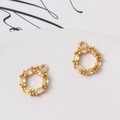 Makroaufnahme von zwei roségoldenen Rundanhängern mit gelben Zirkonia im Marquise-Schliff - 13mm / Gelb