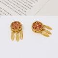 Vista macro de joya atrapasueños dorada con corazones rosas y plumas finas - Atrapasueños de Strass Rosa (02#) / 12*23mm / Dorado