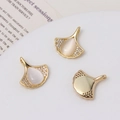 Μενταγιόν φύλλο ginkgo με πέτρα cat eye και ζιργκόν micro-pave σε χρυσό φινίρισμα - Φύλλο Γκίνγκο Μάτι Γάτας