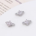 Primer plano de tres conectores de joyería con forma de estrella y circonitas - Plateado-Sol (LF2867)