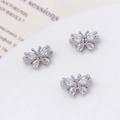 Detalle de dijes de mariposa plateados con circonitas para la creación de joyas - Plateado-Mariposa Flor (LF2867)
