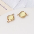 Détail de breloques carrées en cristal jaune avec monture dorée pour bijoux DIY - Light jaune