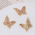 Detalle de conectores de mariposa de oro de 14K con cristales rosas para joyas - Chapado en Oro 14K Mariposa Rosa