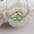 Collana d'argento con cristalli a cuore verdi e zirconi su fiore di camelia bianca - Verde mela