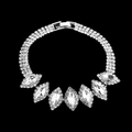 Fonkelende bruidsketting met marquise geslepen kristallen op een zwarte achtergrond - 600 Marquise Armband / Zilver