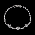 Detail van zilveren ketting met ronde zirkonia in elegante bloemvormige clusters - Stijl 840 Armband