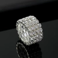 Detailopname van meerdere rijen sprankelende kristallen strass-steentjes in zilveren ring - 426 Vier Rijen Ring