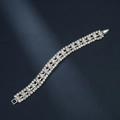Bracelet large argenté élégant avec trois rangées de strass clairs étincelants - Style de Grille à Trois Rangées de Strass Carrés (G0086)