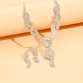 Elegantes Set aus silberfarbener Halskette und Ohrringen mit Zirkonia-Steinen auf Pfirsich-Deko - Weiß Zwei-Teiliges Set
