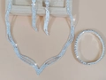 Dettaglio macro della collana a V argento e orecchini pendenti con nappine di strass - Collana Orecchini Bracciale (Stile Clip) / Argento