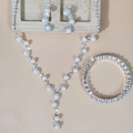 Elegante set di gioielli con collana argento, orecchini di perle e bracciale strass - Collana Orecchini Bracciale (Stile Perla) / Bianco