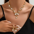 Elegantes Set aus goldener Sonnenblumen-Halskette und Ohrringen mit weißen Strasssteinen - Gold Weiß