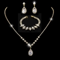 Elegante gouden druppel sieradenset met kristallen ketting, oorbellen en armband - Goudkleurige ketting, hangende oorbellen en drie-rijige armband (463+600 Gouden set)