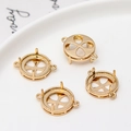 Gedetailleerde macro-opname van vier gouden ronde zettingen voor DIY haarspelden - 12mm Diameter Dubbele Lus