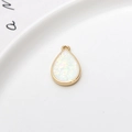 Birnenförmiger vergoldeter Opal-Glitzer-Anhänger für DIY-Schmuck und Halsketten - Weiß