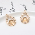 Vergoldete Wassertropfen Anhänger mit Zirkonia für DIY Schmuckherstellung - Goldener Mehrschichtiger Wassertropfen-Blumenstil (04# 16*23mm)