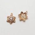 Vue macro détaillée de breloques fleurs plaquées or avec zircons pour bijoux DIY - Style de Fleur à Six Pétales (02#) / Prix À Partir De 2 Unités