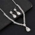Elegante zilveren bruidssieradenset met sprankelende waterdruppel strass steentjes - Stijl 734 (Ketting Oorbellen)