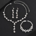 Ensemble collier, boucles d'oreilles et bracelet en strass pour mariée sur fond noir - Ensemble 3 pièces (collier+bracelet+boucles d'oreilles) / Argent