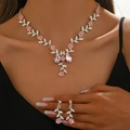 Elegantes Brautschmuck-Set mit rosa Kristallblumen und Tropfenanhängern auf Silberbasis - Silberrosa