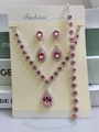 Roze kristallen sieradenset met peergeslepen stenen, inclusief ketting, oorbellen en armband - Roze