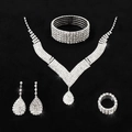 Luxuriöses 4-teiliges silbernes Brautschmuck-Set mit glitzernden Strasssteinen auf Schwarz - Silber Halskette Armband Ohrringe und Ring