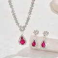 Elegante set di gioielli in argento con pietre rosso rosa a goccia e piccoli cristalli - Set di 2 Pezzi Collana e Orecchini / Rosso Porpora Argento
