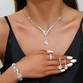 Sprankelende zilveren sieradenset met strass waterdruppel ketting armband en ring - Zilveren Sieraden (Ketting Oorbellen Armband Ring)